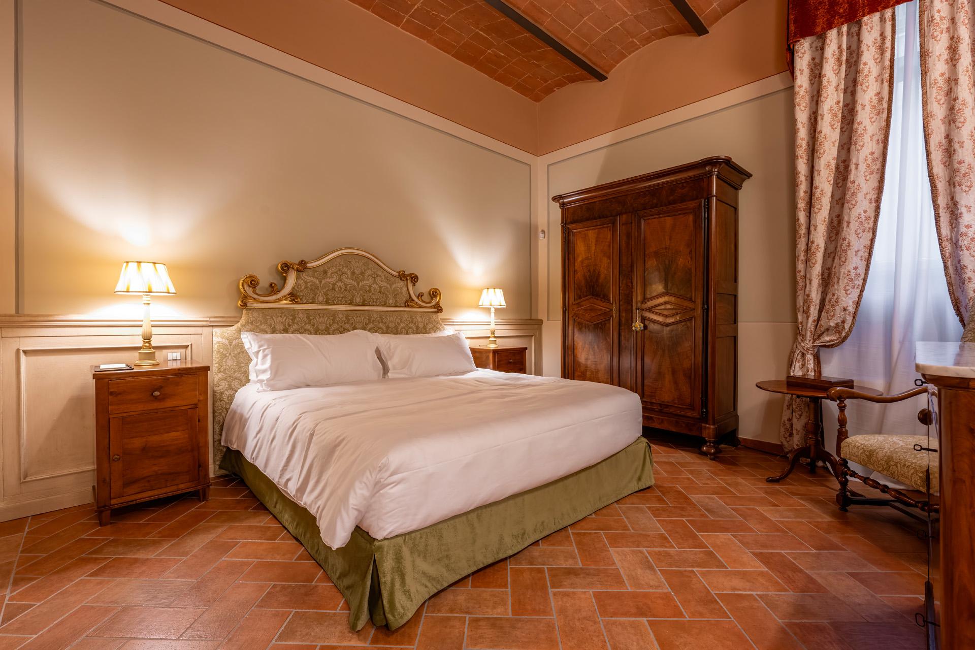 Three bedrooms Suite| Fascinating Suite at La Scuderia of Villa Valentini Bonaparte