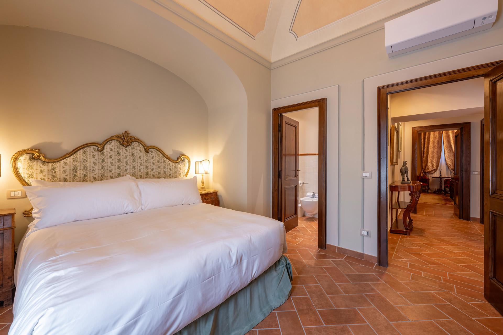 Three bedrooms Suite| Fascinating Suite at La Scuderia of Villa Valentini Bonaparte